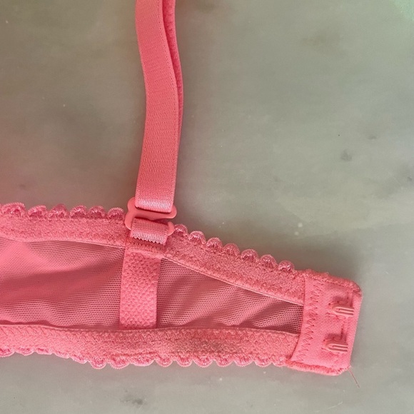 Victoria’s Secret Sequined Push-up Bra - Size 32C - Picture 8 of 9